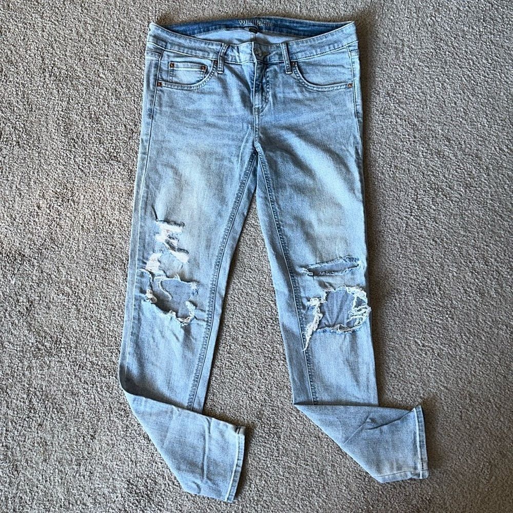 Wild Fable Women’s Low-Rise Skinny Distressed Jeans!